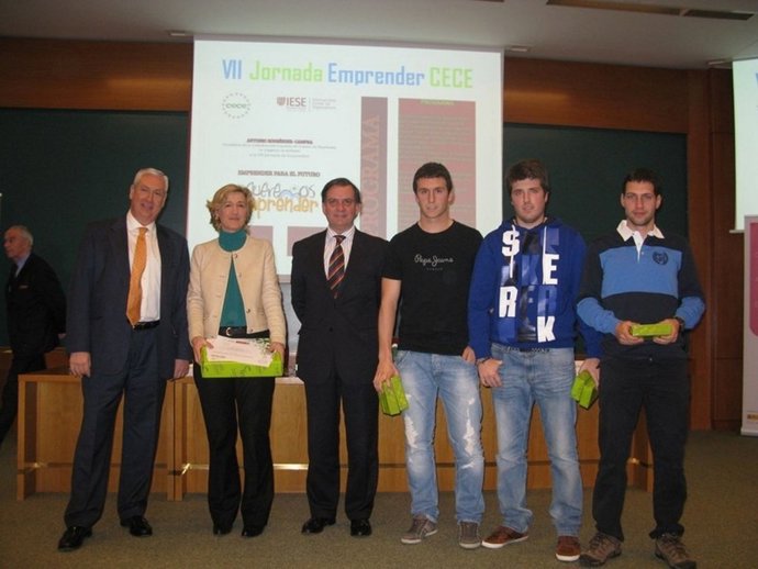 Integrantes del equipo navarro, durante la recepción del premio.