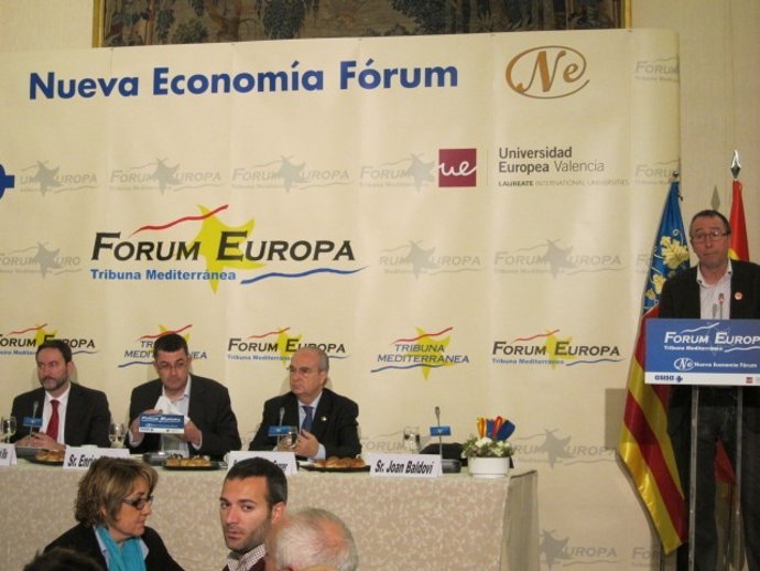 Baldoví presenta a Morera en el coloqui de Forum Europa