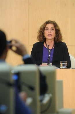 Botella en la rueda de prensa tras la Junta de Gobierno municipal