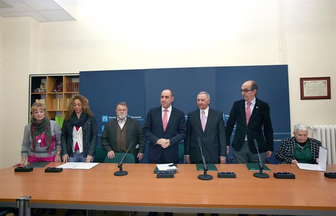 Hernández y los miembros de las cinco organizaciones