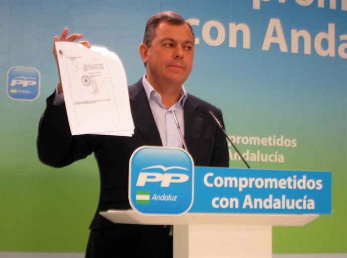 El secretario general del PP-A, José Luis Sanz, en rueda de prensa