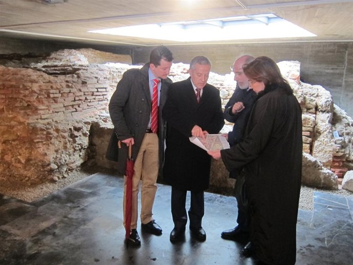 El alcalde en la cripta