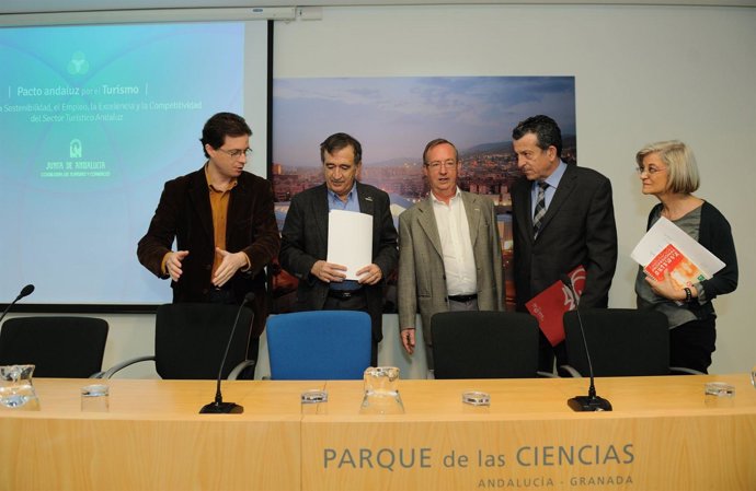 NOTA Fotos Junta Y Agentes Socioeconómicos De Granada Refrendan El Pacto Andaluz