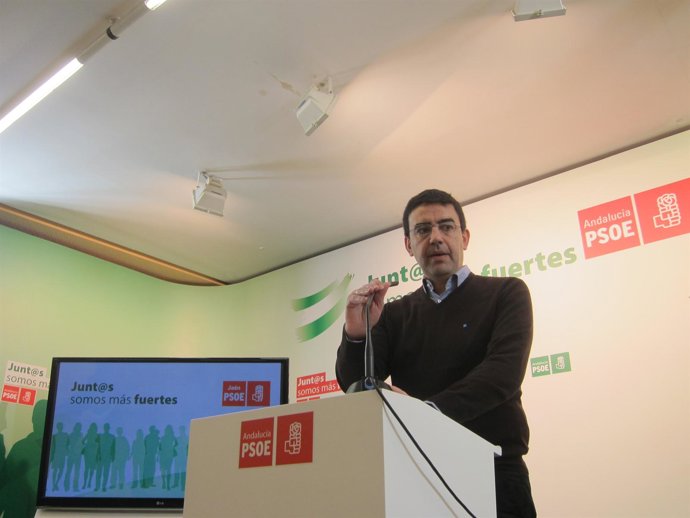 El vicesecretario del PSOE-A, Mario Jiménez, en la rueda de prensa.