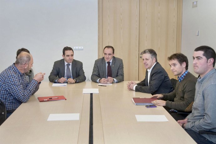 Esparza se ha reunido con ganaderos y representantes de la UAGN.