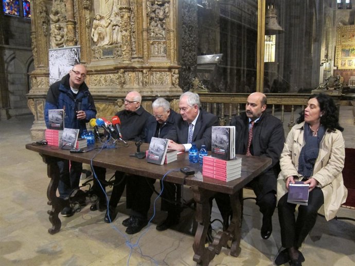 Participantes en la presentación de la Guía para visitar la Catedral de León