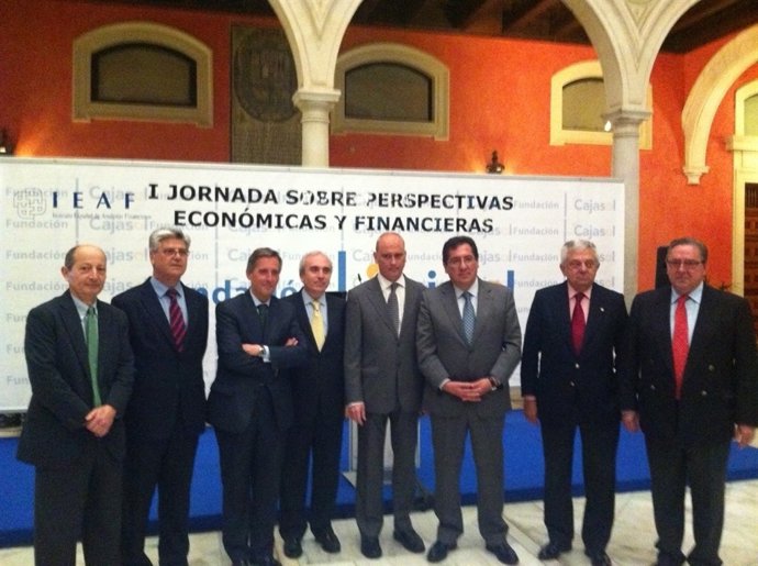 Jornada sobre 'Perspectivas financieras de 2013' de Cajasol e IEAF