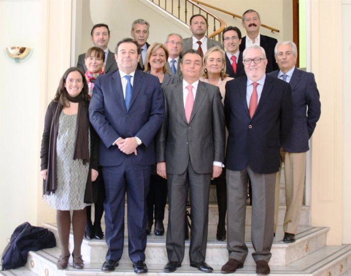 Reunión del comité ejecutivo de la CEV con diputados y senadores del PP .