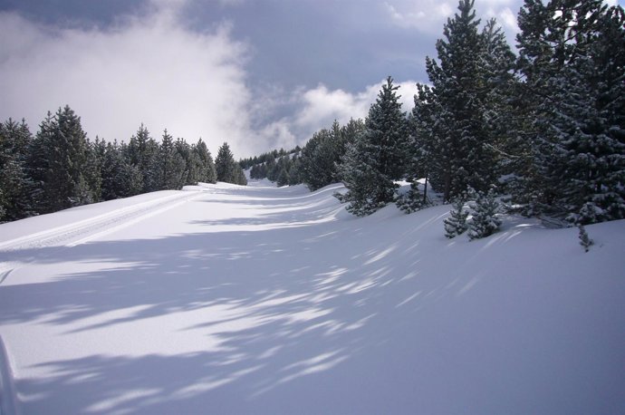 Estación del Port del Compte antes de la Semana Santa de 2013
