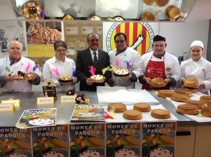 El presidente de la Diputación de Lleida, J.Reñé, y el gremio de panaderos