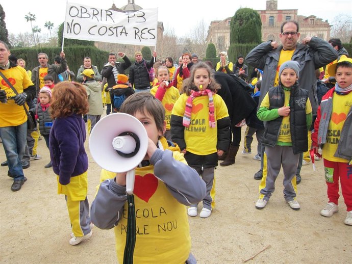 Concentración de escuelas ante el Parlament