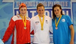 Mireia Belmonte, Bea Gómez Cortés y Claudia Dasca