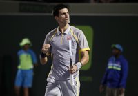 Tenis/Miami.- Djokovic arrolla a Rosol y Sharapova hace lo propio con Bouchard