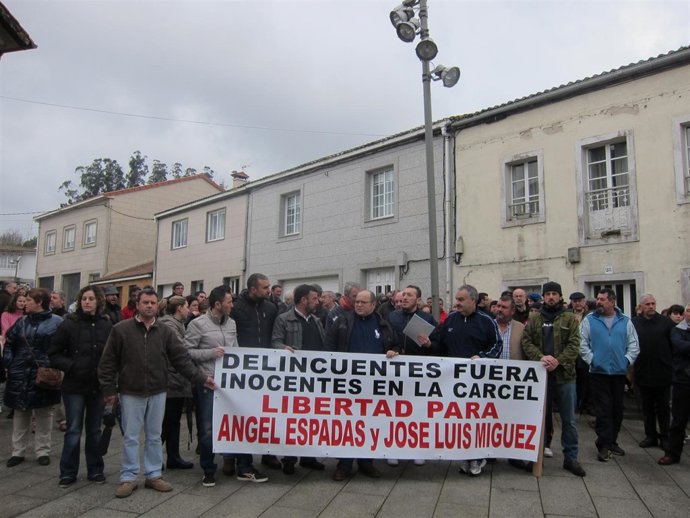 Concentración en apoyo a Ángel Espadas y José Luis Míguez