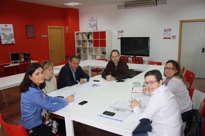 Reunión entre PSPV y Asociación de Familias Lesbianas y Gays