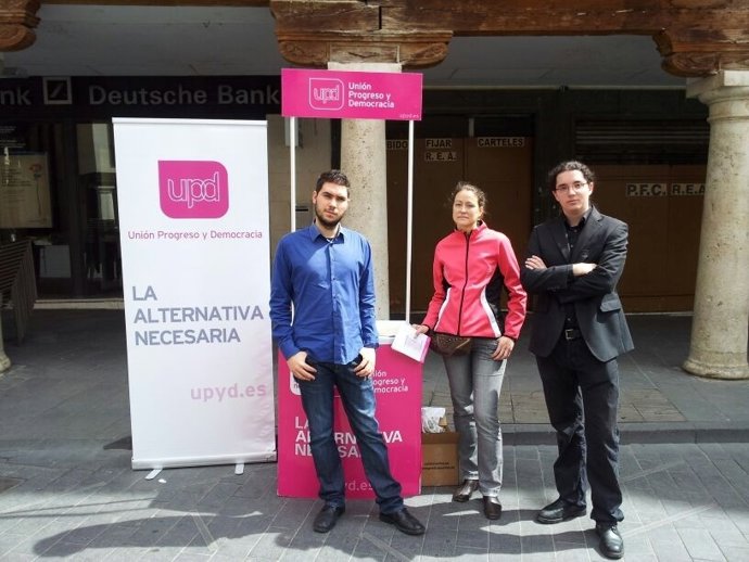 Mesa informativa de UPyD en Teruel