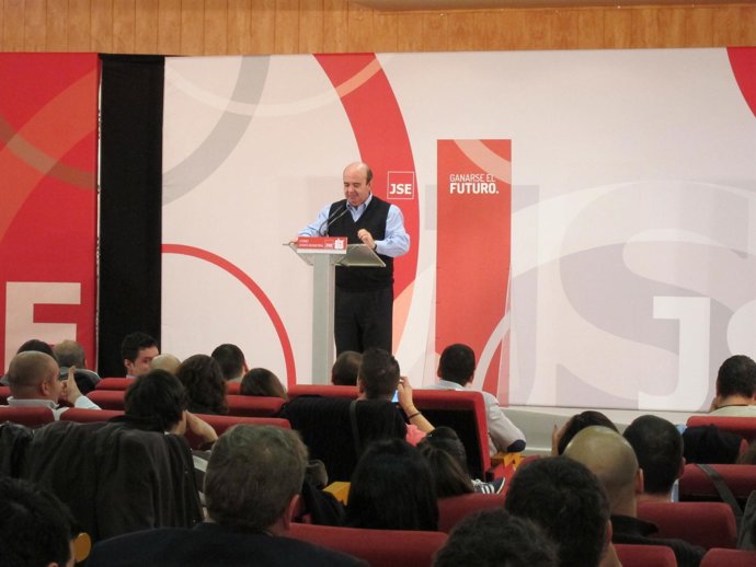 Zarrías clausura el I Foro Municipal de JSE