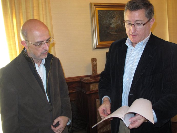 El alcalde Manuel Blasco y Javier Monclús tras la firma del convenio esta semana