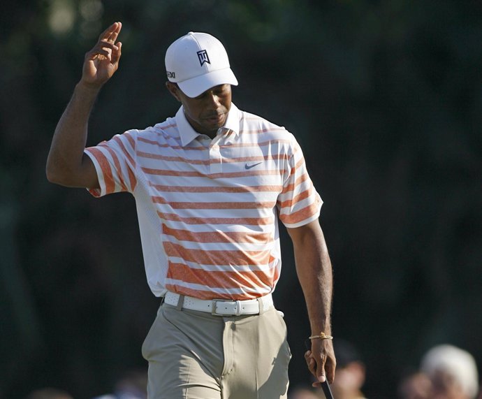 Tiger Woods lidera en solitario el Cadillac