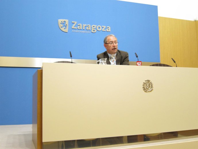El vicealcalde de Zaragoza, Fernando Gimeno, en rueda de prensa
