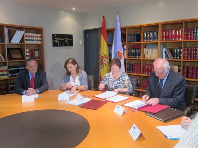 Firma del convenio entre Sanidade y la USC
