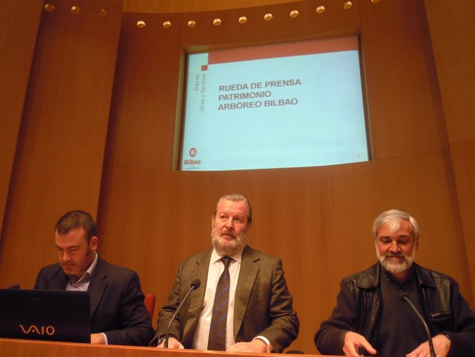 En el centro, josé Luis Sabas