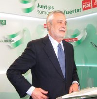 Griñán pide comparecer en el próximo Pleno del Parlamento y se ofrece a ir al Congreso si lo permite el Reglamento