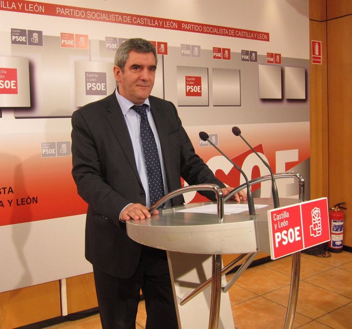 Julio Villarrubia en la sede del PSOE de Castilla y León