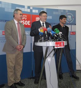 Rafael González Tovar (izq.), Ximo Puig (centro) y David Cerdán (dcha.)