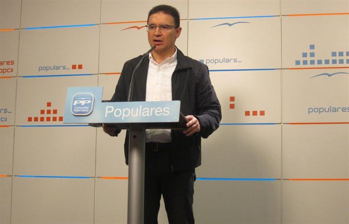 Serafín Castellano durante una rueda de prensa en la sede del PPCV