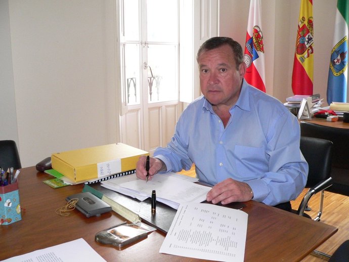 Ángel Vega alcalde de Laredo