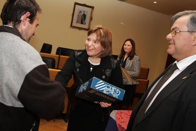 Bonig en un acto de entrega de viviendas sociales