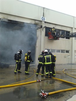 Incendio en una empresa de transporte en Tudela.