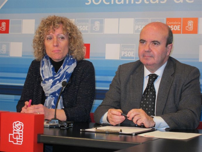 Eva Díaz Tezanos y Gaspar Zarrías en rueda de prensa