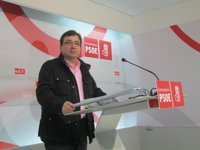 Vara pide un "esfuerzo" para "resolver de la forma más justa posible" las preferentes y "desde luego sin quitas"