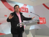 Vara insiste en que "no es verdad" que hayan cobrado los pensionistas extremeños el exceso de pago en medicamentos