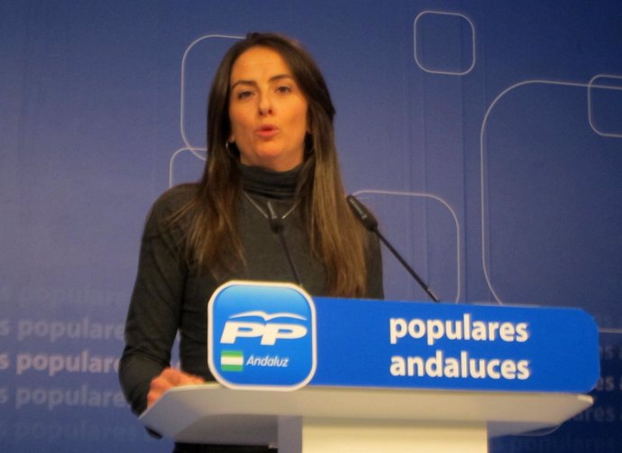 La diputada popular Arancha Martín, hoy en rueda de prensa en Sevilla