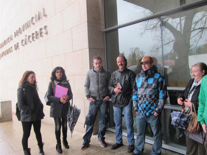 Afectados Por La Hipoteca De Cáceres Presentan Escrito En Los Juzgados