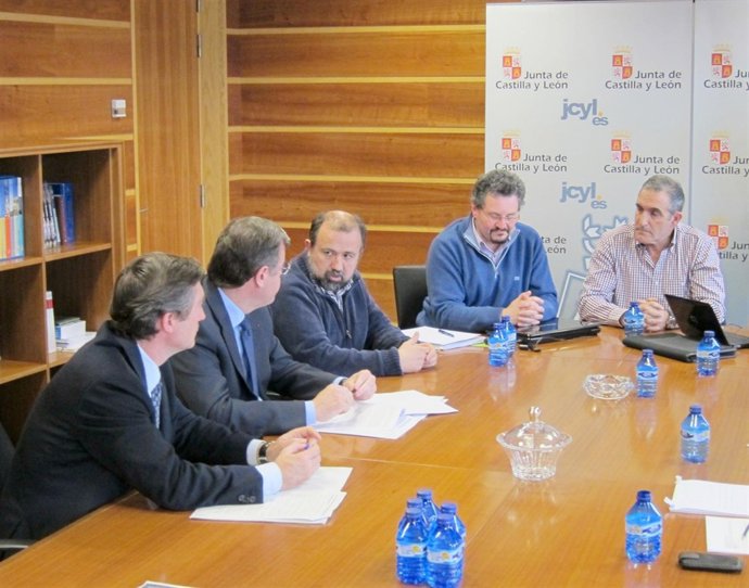 Antonio Silván preside la Mesa de la Resina