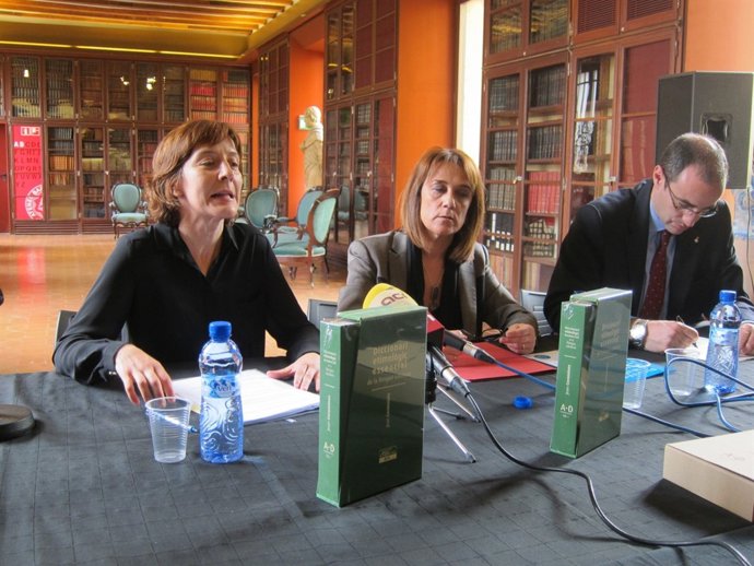 I.Arretxe, E.Franquesa y A.Vives, en presentación diccionario Coromines