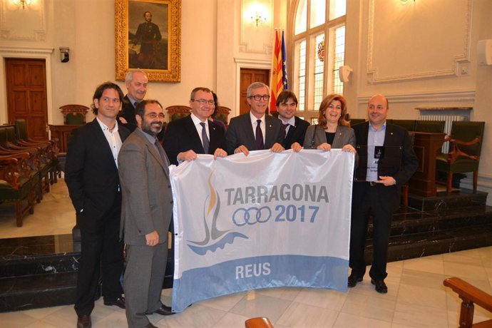 Acto de entrega de la bandera de Tarragona 2017 a Reus