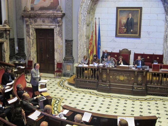 Grau en un momento del pleno, Barberá al fondo