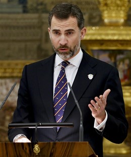 El Príncipe Felipe recibe a los miembros del COI