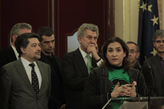 Posada y Ada Colau, promotores de ILP de dación en pago