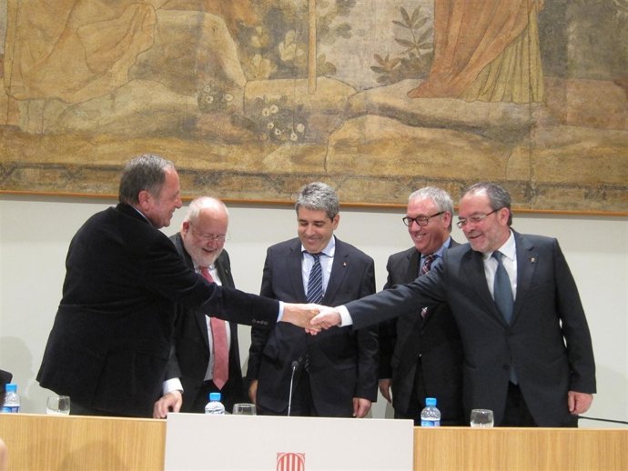 Firma de un convenio entre los presidentes de diputaciones y Govern