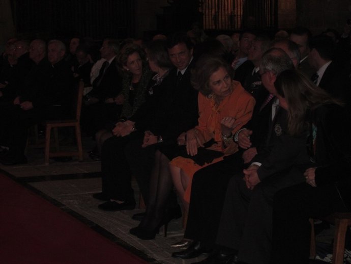 La Reina presideel concierto de Proyecto Hombre en la Catedral