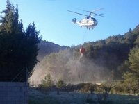Tres brigadas trabajan en la extinción del incendio de Barx (Valencia)
