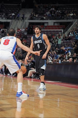 Ricky Rubio (Minnesotta Timberwolves) y José Manuel Calderón (Toronto Raptors)