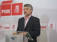 El PSOE está dispuesto a "debatir" el "insuficiente" anteproyecto de ley de Renta Básica extremeña