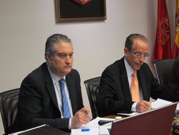 Carracedo y Muñoz en la sesión de trabajo en el Parlamento.